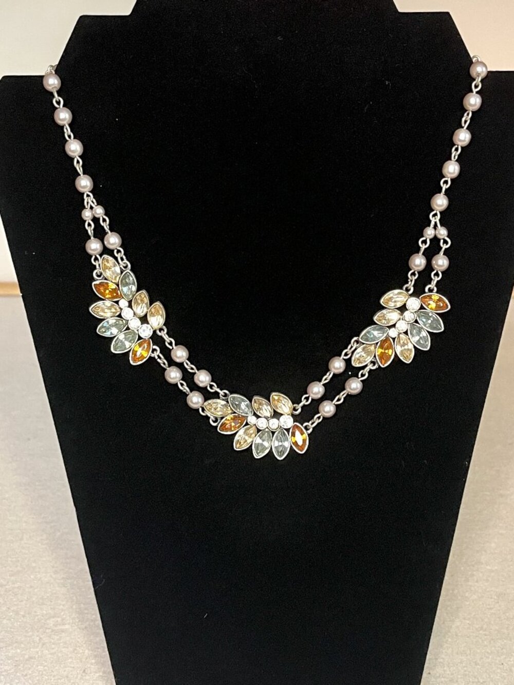 Avon NWT Necklace * Vintage * Multi Stones and Silver * Collar Length * Excl Cnd